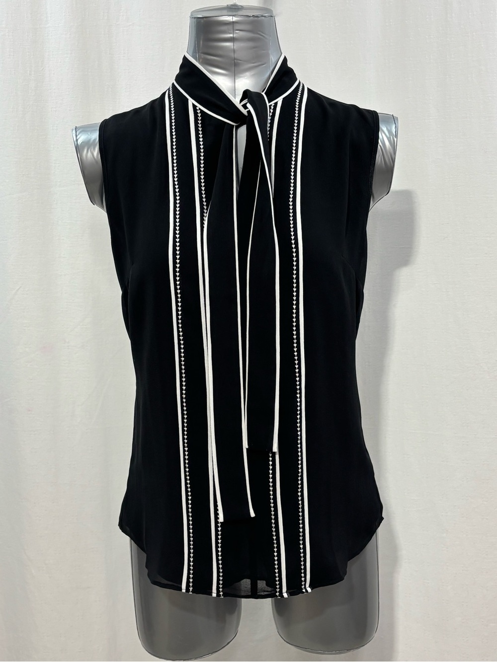 White House Black Market Contrast Stitch Tie Neck Sleeveless Blouse Sz 4 - 457